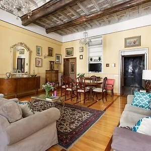  Apartment Romac Medici 3-bedroom Holiday Near Spanish Steps